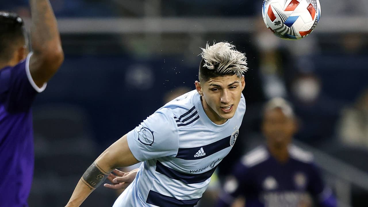 Quieren que Alan Pulido se quede en Sporting Kansas City