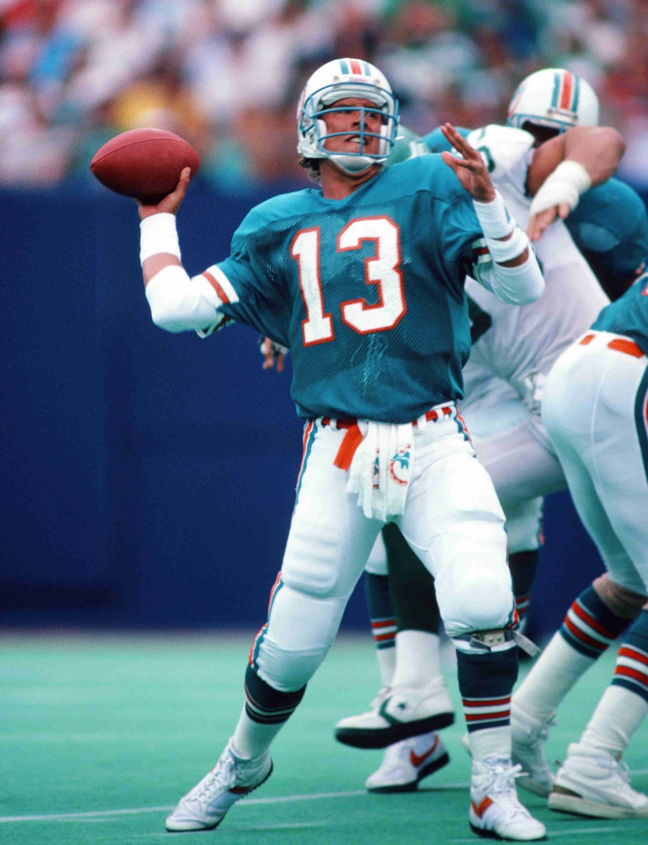 9. 1986 / Miami Dolphins - New York Jets. Anotaron 96 puntos entre ambos. Marcador final: Jets 51 - 45 Miami en tiempo extra. Dan Marino lanzó pases para 448 yardas y Ken O'Brien sumó 479.