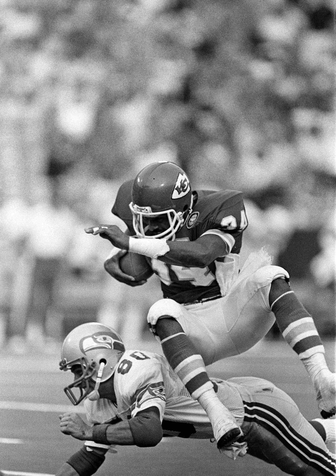 5. 1983 / Seattle Seahawks - Kansas City Chiefs. Anotaron 99 puntos entre ambos. Marcador final: Seattle 51 - 48 Kansas City en tiempo extra. Curt Warner, corredor de Seattle acumuló 207 yardas en 32 acarreos.