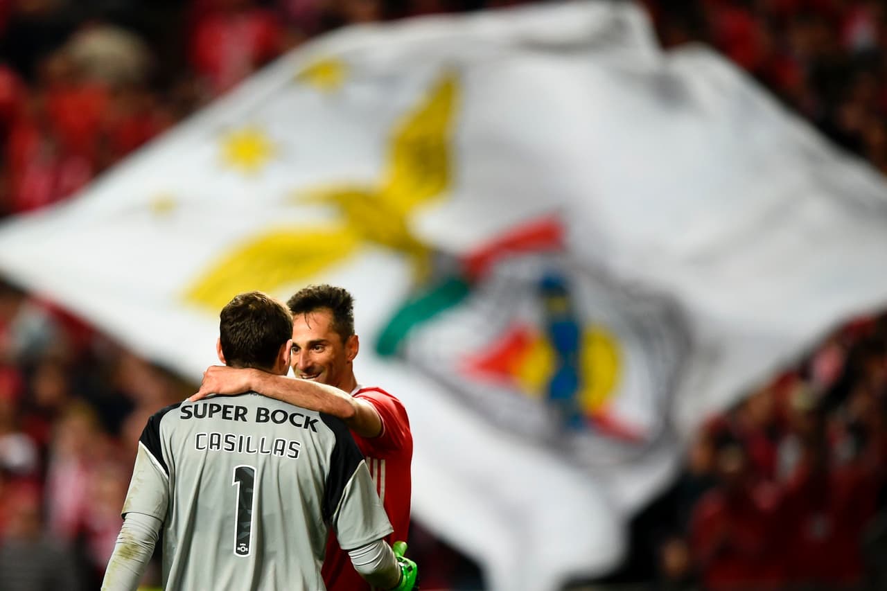 La atmósfera en el Estadio Da Luz estuvo a la altura de un clásico.