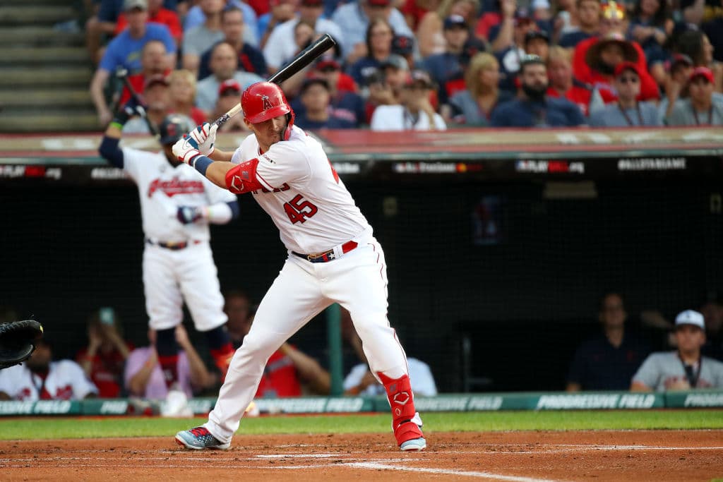 Mike Trout, de los Los Angeles Angels, el jugador más votado de este All Star game, utilizando el número 45, en honor de su recientemente fallecido compañero Tyler Skaggs.