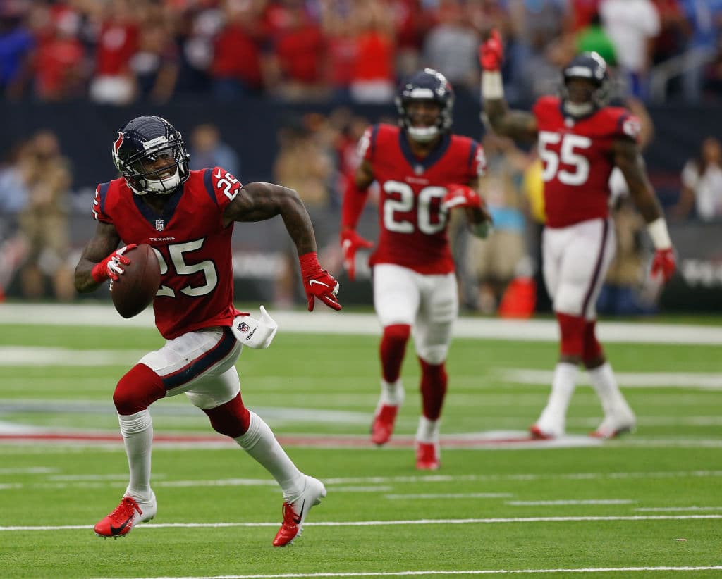 El back defensivo Kareem Jackson llega a los Denver Broncos tras su paso con los Houston Texans. El contrato que se firma es por 33 millones de dólares y tres temporadas.