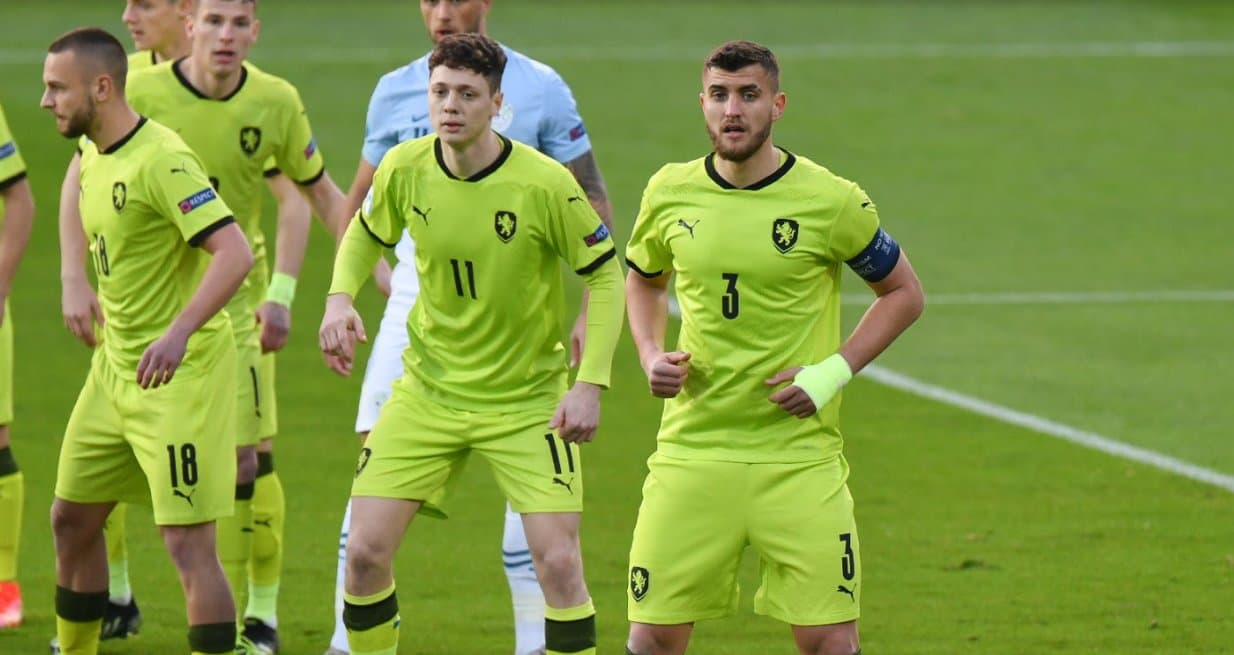 En el Grupo B, Eslovenia y República Checa repartieron unidades tras igualar por la mínima. Checos y eslovenos acumulan dos y un punto, respectivamente.