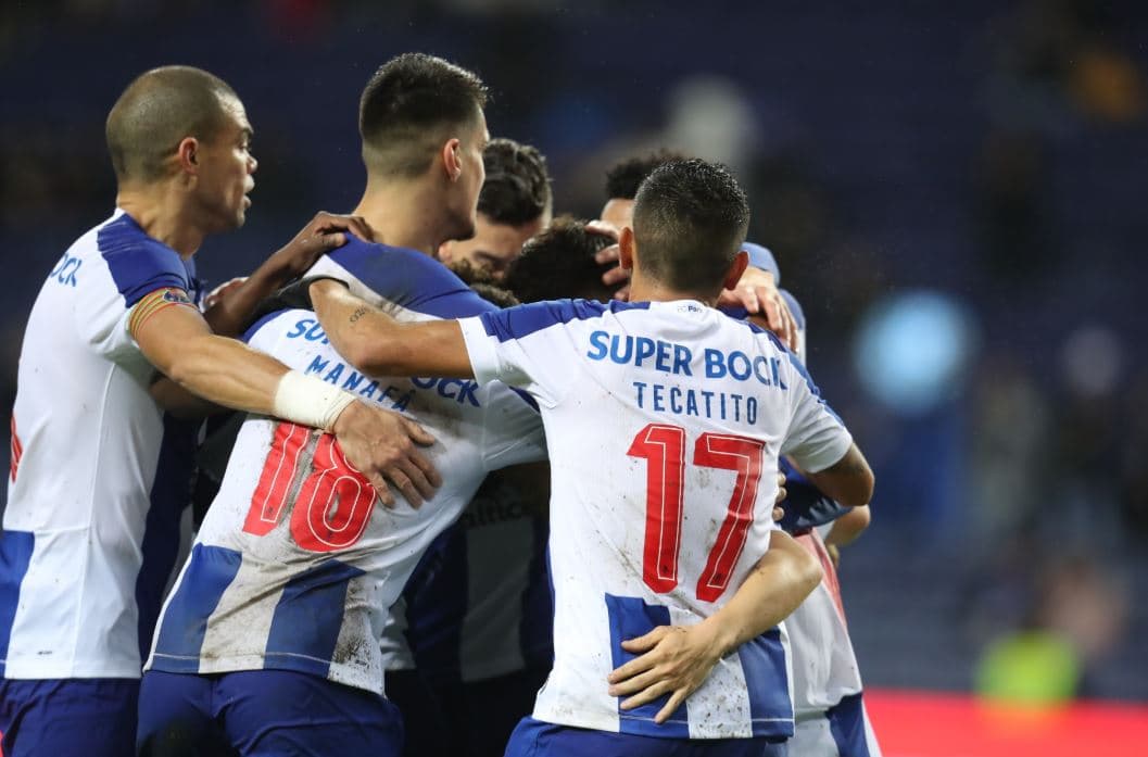 Tecatito da asistencia y Porto accede a Cuartos de Final