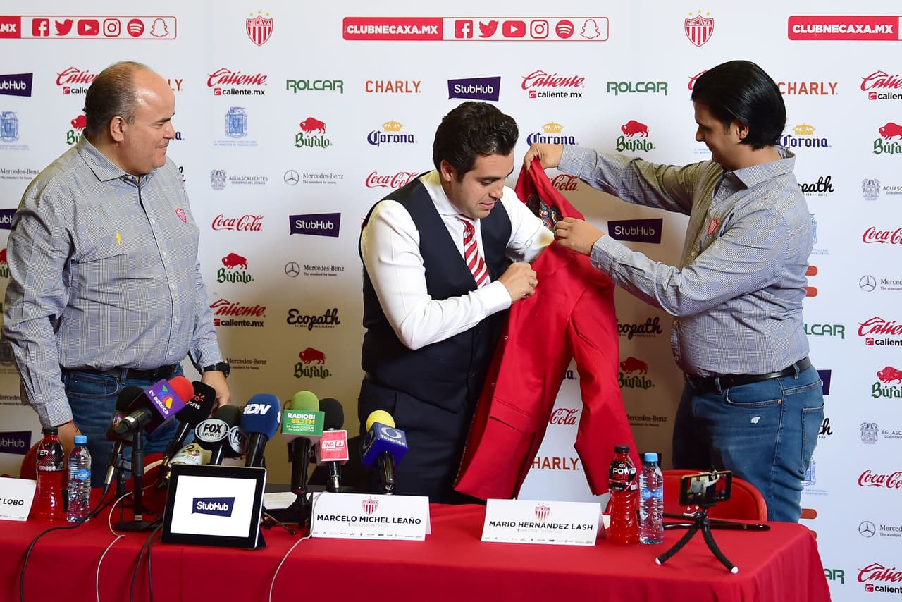 El hombre que dirigirá Necaxa obtuvo su título como Director Técnico de Fútbol en la ATFA (Asociación de Técnicos de Futbolistas Argentinos).