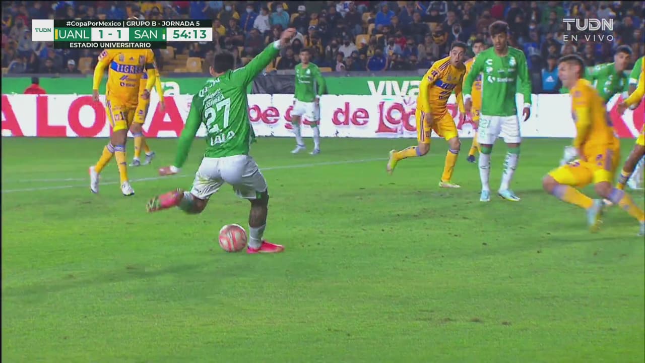 ¡Fogonazo a la red! Correa vence a Guzmán y marca el 1-1 para Santos