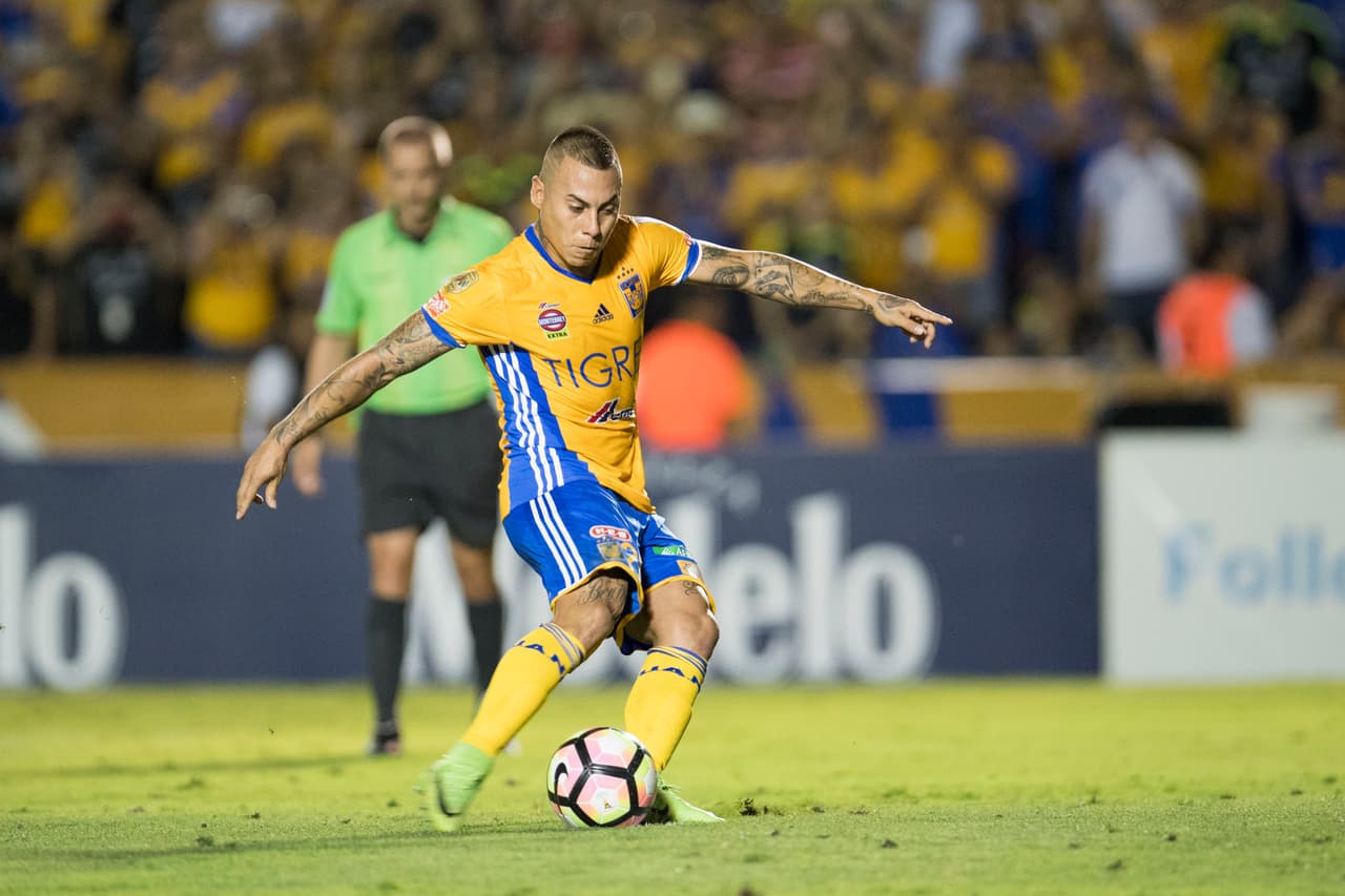 Eduardo Vargas dejó ir el empate al fallar un penalti detenido por Blanco al minuto 67.