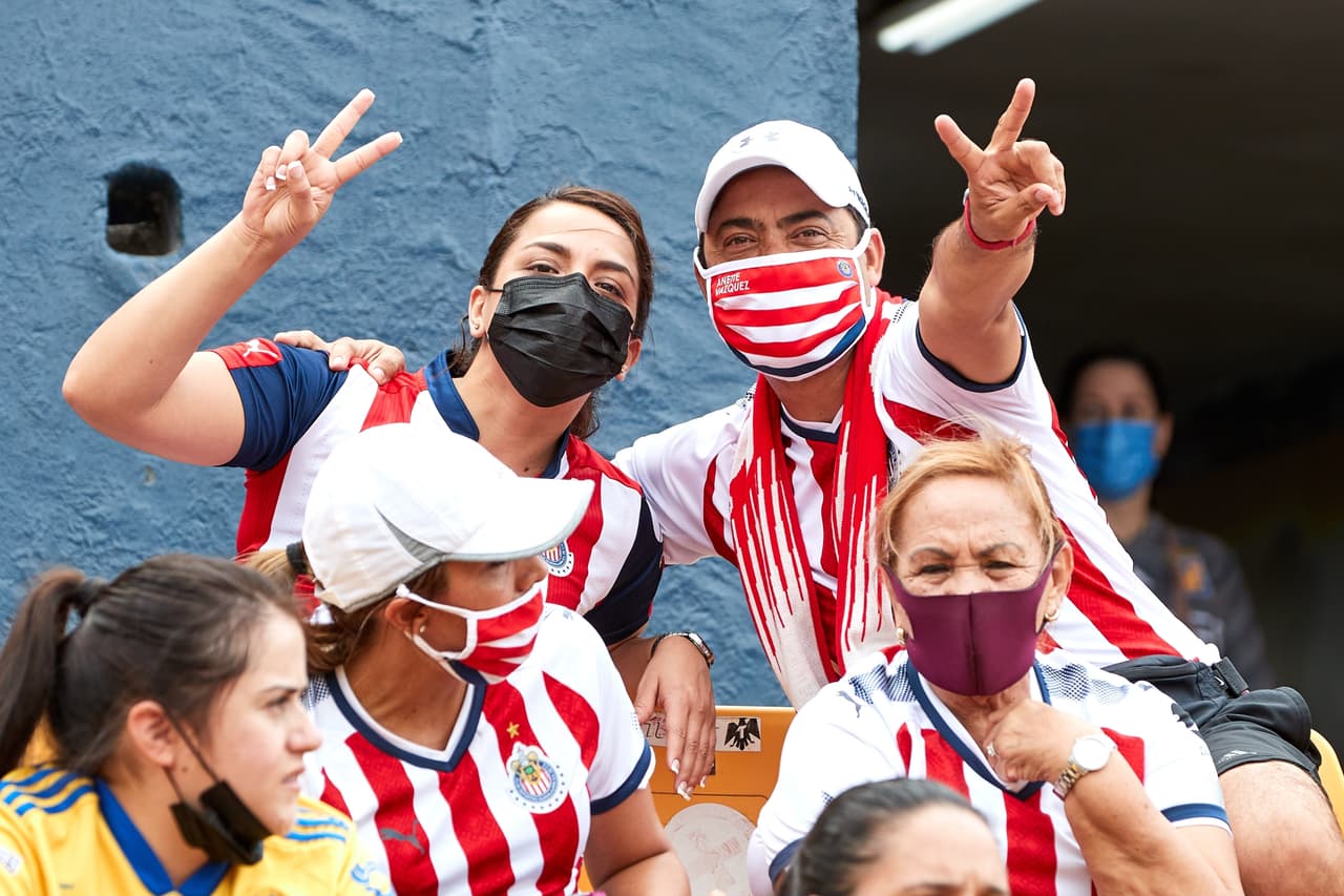 Tigres no dio oportunidad a las Chivas para reaccionar y con un contundente triunfo en la vuelta consiguió el bicampeonato.