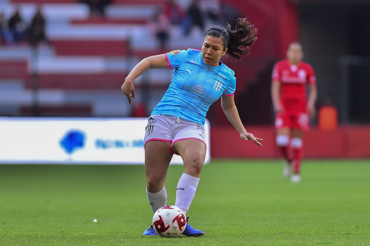 Con goles de Desiree Monsiváis, Rayadas venció, no sin sufrir al final 1-2 a las Diablitas del Toluca, en la Bombonera, Karla Saavedra descontó para las locales.