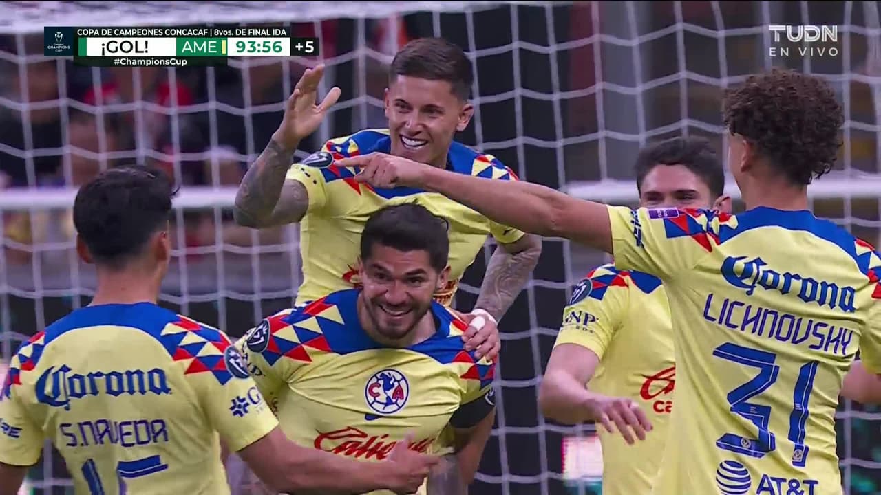 ¡GOL!  anota para América. Henry Martín