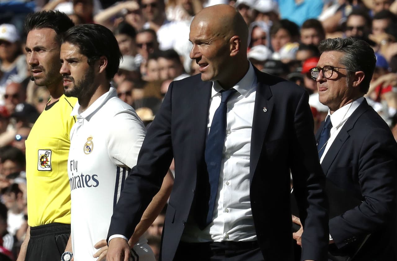 Zidane realizó dos cambios al incluir a Lucas Vásquez y a Isco por Gareth Bale y Toni Kroos. De nuevo, dejó al colombiano James Rodríguez por fuera.