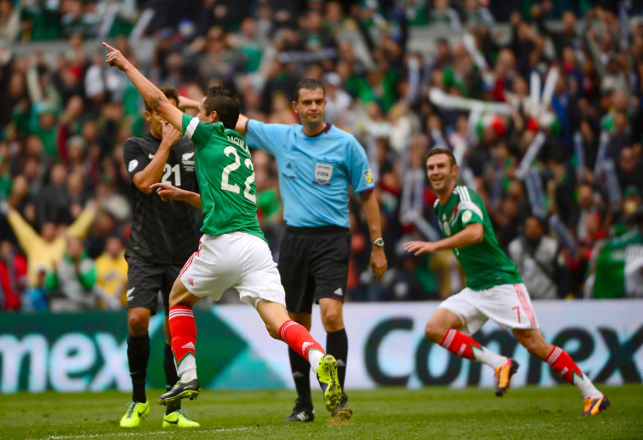 Los laterales seguramente serán Paul Aguilar y Miguel Layún, mismos que usaba el ‘Piojo’ Herrera debido a sus condiciones de ida y vuelta, aunque tanto Israel Jiménez como Jorge Torres Nilo les pueden pelear la titularidad.