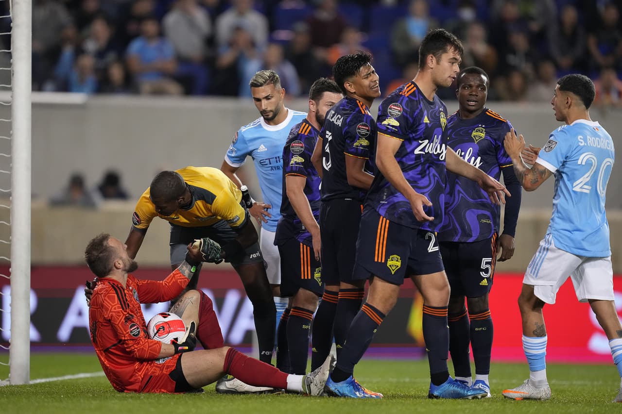 Un encuentro que desde el primer minuto se calentó y que mantuvo la tensión durante 45 minutos antes del tanto de Ruidíaz que acabó con las esperanzas del NYC FC.