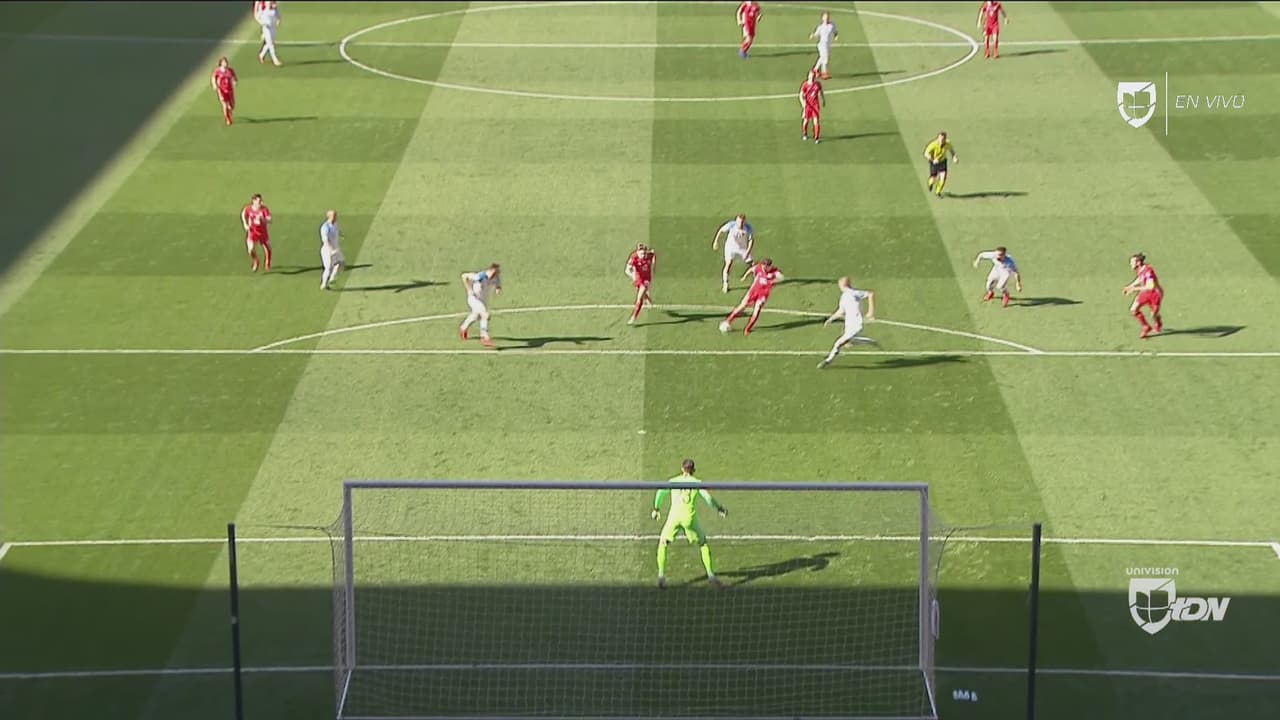 ¡No saben despejar! Gales ya gana con ‘oso’ monumental de la zaga de Eslovaquia