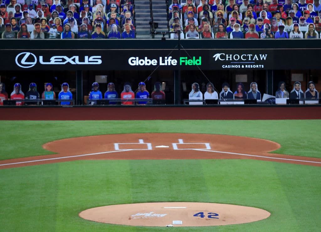A pesar de todo, Jackie mantenía la calma y demostró su valía como jugador en el campo.