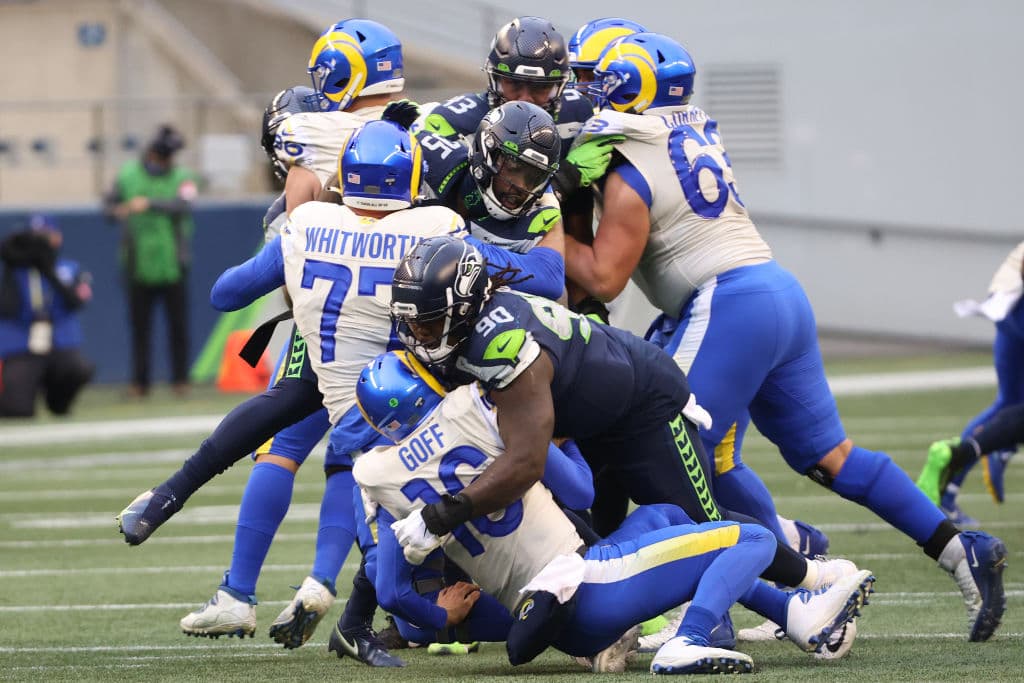 El cuadro angelino consiguió su pase a la ronda divisional tras vencer 30-20 a los de Seattle. | Russell Wilson poco pudo hacer con las deficiencias de la línea ofensiva contrastada con la poderosa defensiva de los Rams.