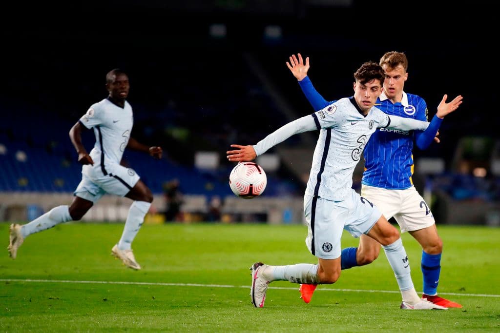 Brighton consigue tiro de esquina, puede asomarse la primera oportunidad de gol.