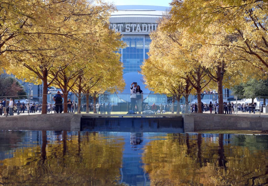 Hay partidos garantizados por tradición en Detroit y en Dallas, además de un tercer encuentro por la noche que la liga designa, generalmente un juego muy atractivo.