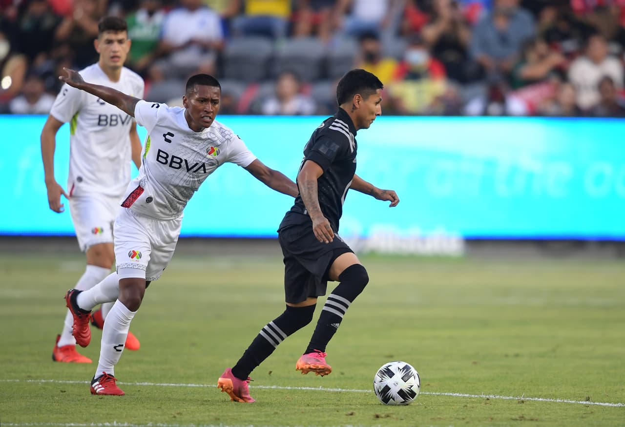 Raúl Ruidíaz intentó aportar peligrosidad para la MLS.
<br>