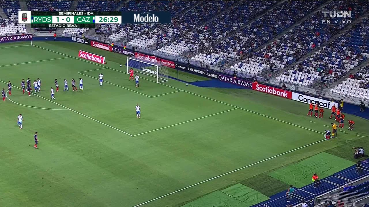 ¡TIRO ATAJADO! disparo por Jesús Gallardo.