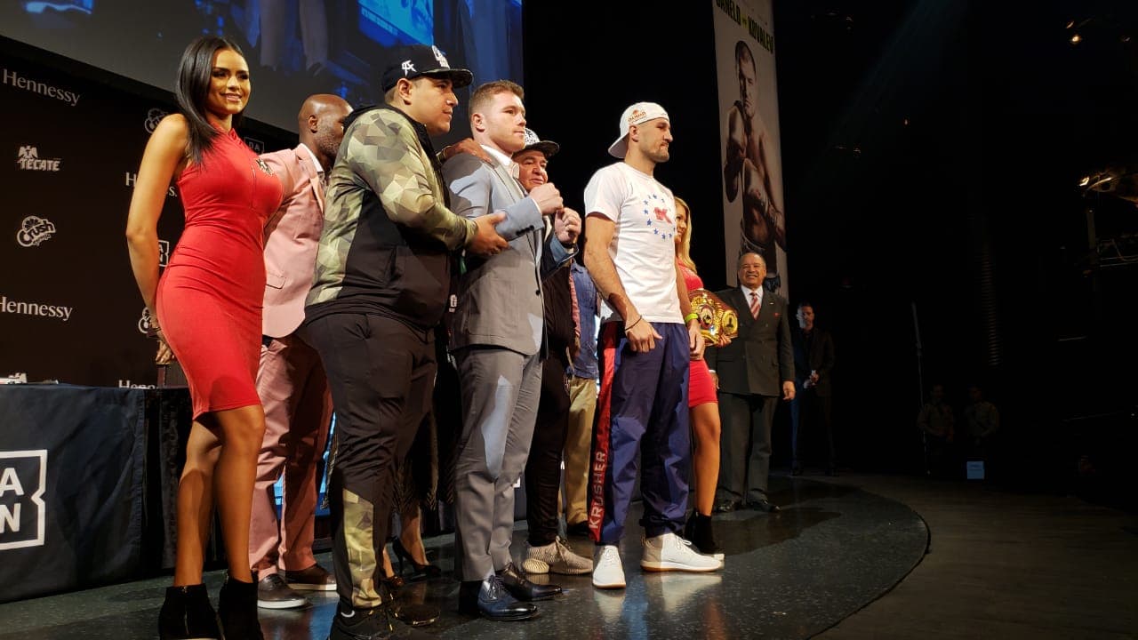 Saúl 'Canelo' Álvarez y Sergey Kovalev en Conferencia de Prensa previo al combate del sábado en el MGM Grand.