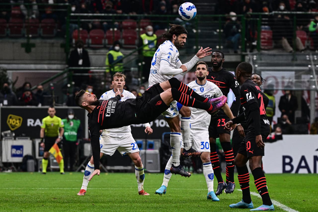 El Milan derrotó al Empoli por 1-0 gracias a un tanto de Kalulu y se mantiene como líder de la Serie A.