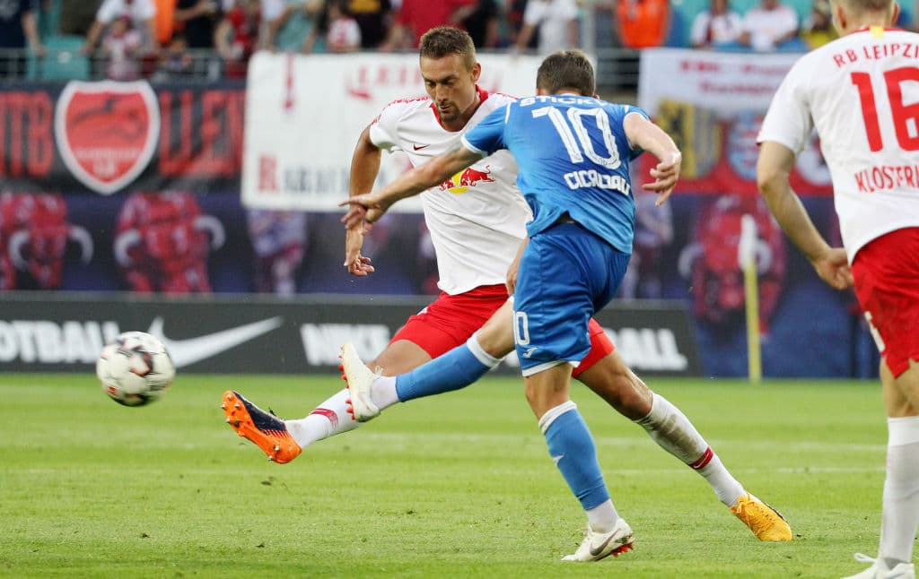 El RB Leipzig de Austria empató 1-1 con el Universitatea Craiova de Rumania pero los elimina con global de 4-2.