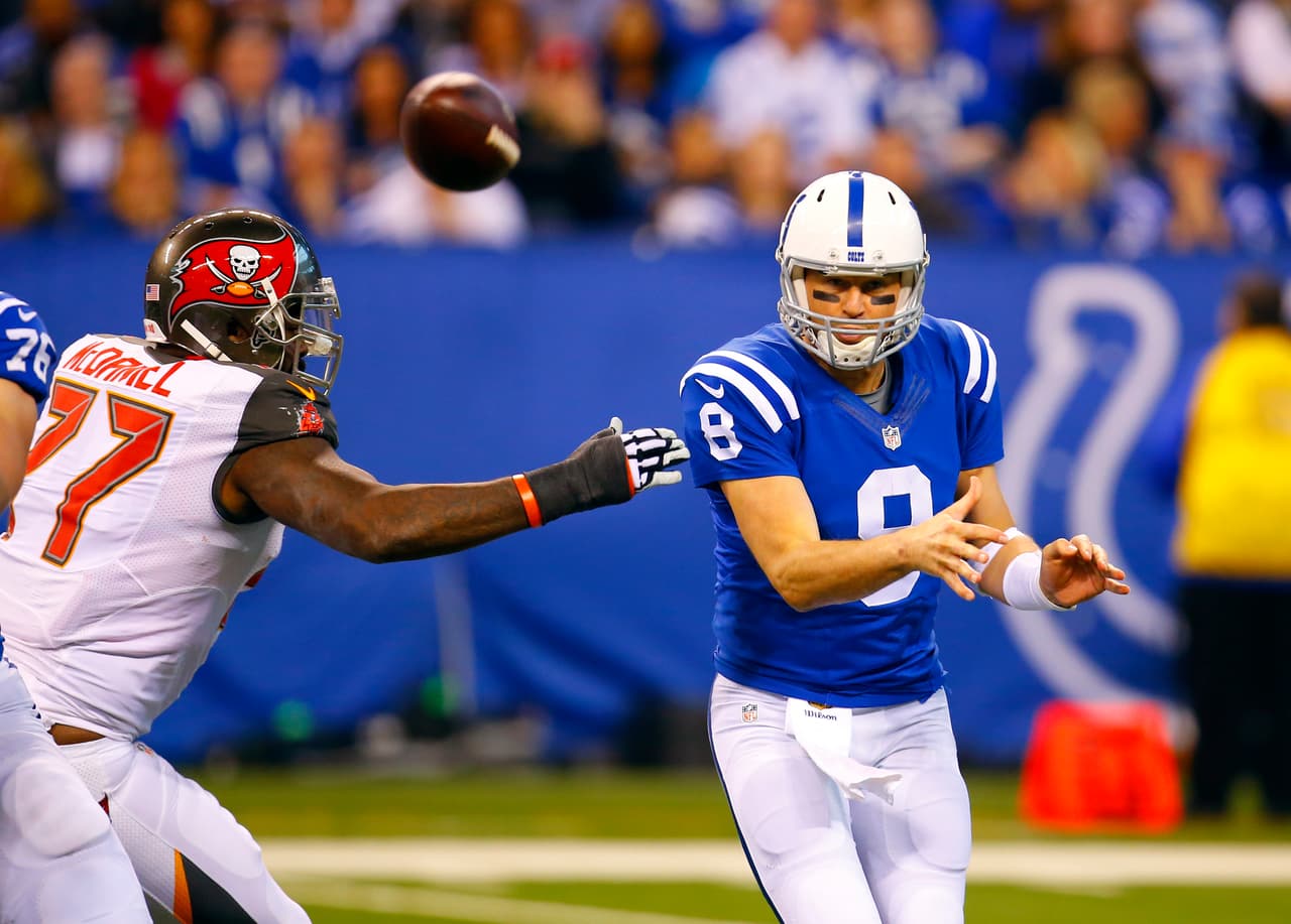 6.- El quarterback de Indianapolis MATT HASSELBECK pasó para 315 yardas con dos touchdowns y sin intercepciones para un rating de pasador de 100.8 puntos en la victoria de los Colts 25-12 contra Tampa Bay.