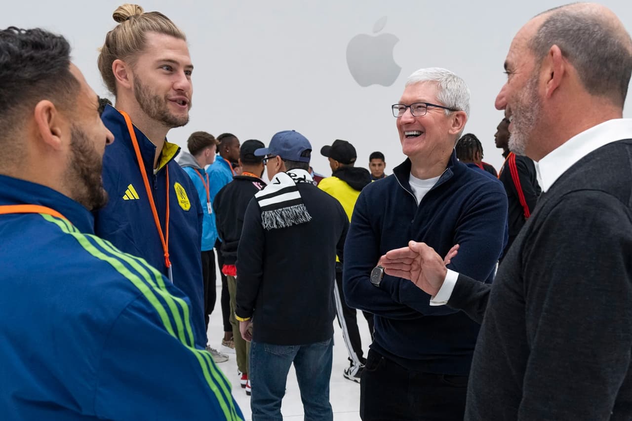El Comisionado de MLS Don Garber y el CEO de Apple Tim Cook dialogaron con los mundialistas Walker Zimmerman (Nashville SC) y Cristian Roldán (Seattle Sounders FC).