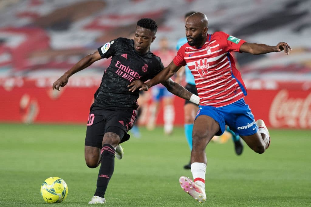 El Real Madid muestra su poderío y con los goles de Luka Modric, Rodrygo, Ávaro Odriozola y Karim Benzema, el Real Madrid golea 1-4 al Granada y aprietan al Atlético de Madrid en la pelea por el título de La Liga.