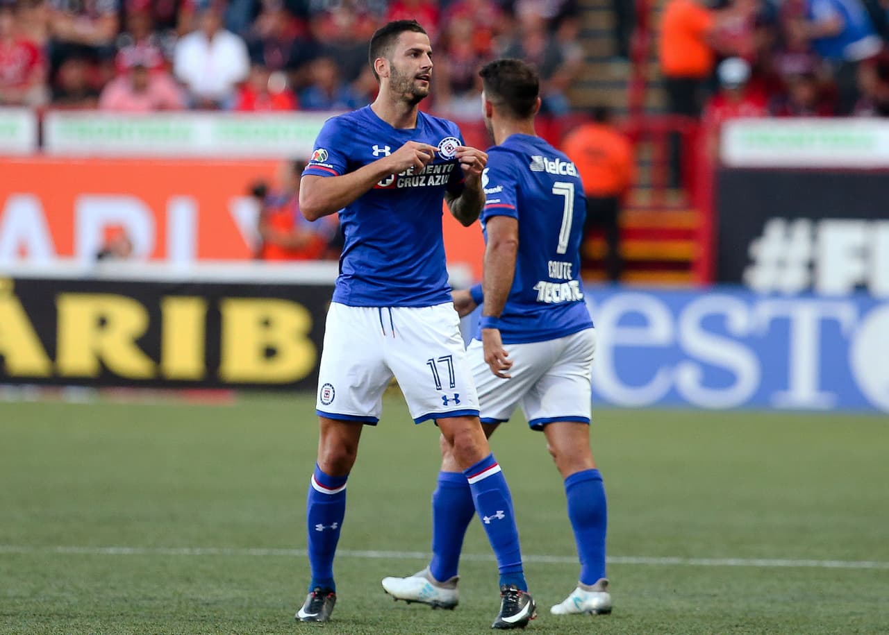 Un error grosero del portero de Xolos le dio a Méndez su primera anotación en el Apertura 2017.