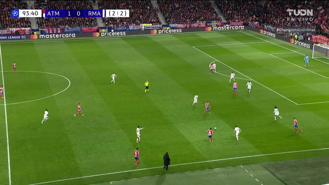 ¡TIRO ATAJADO! disparo por Alexander Sørloth.