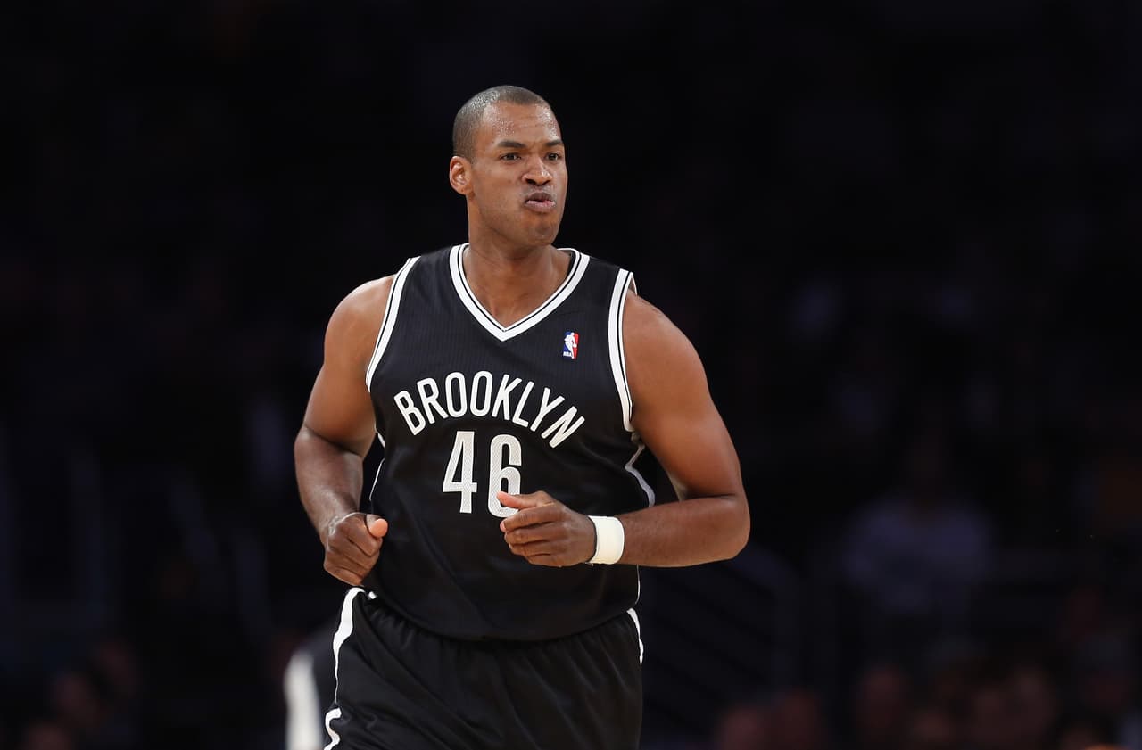 Jason Collins, el primer basquetbolista en declararse abiertamente gay, aseguró que Trump es un 'bully' y practica el manoteo. Además, el jugador de los Brooklyn Nets ofreció un discurso en la convención demócrata en favor de Clinton.