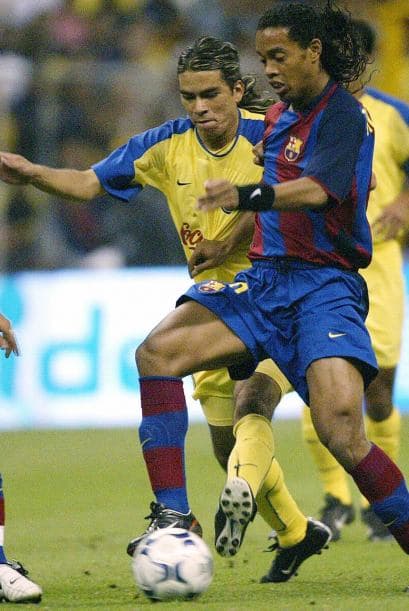 La primera ocasión data del 2003, año en el que América le realizó un homenaje a Luis Roberto Alves “Zague” con el pretexto de los 87 años de historia de la institución y para ello invitaron al Barcelona a disputar un partido amistoso en la cancha del Estadio Azteca.