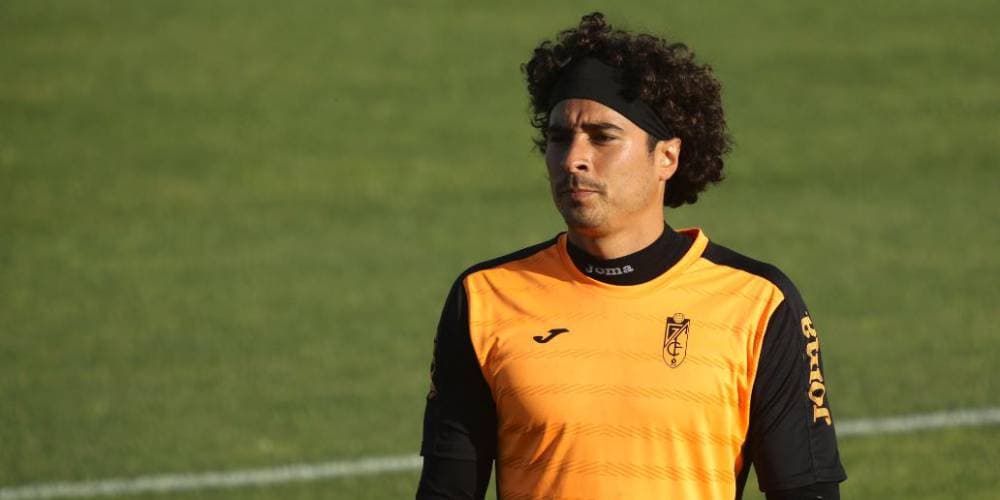 Guillermo Ochoa debutó con el Granada