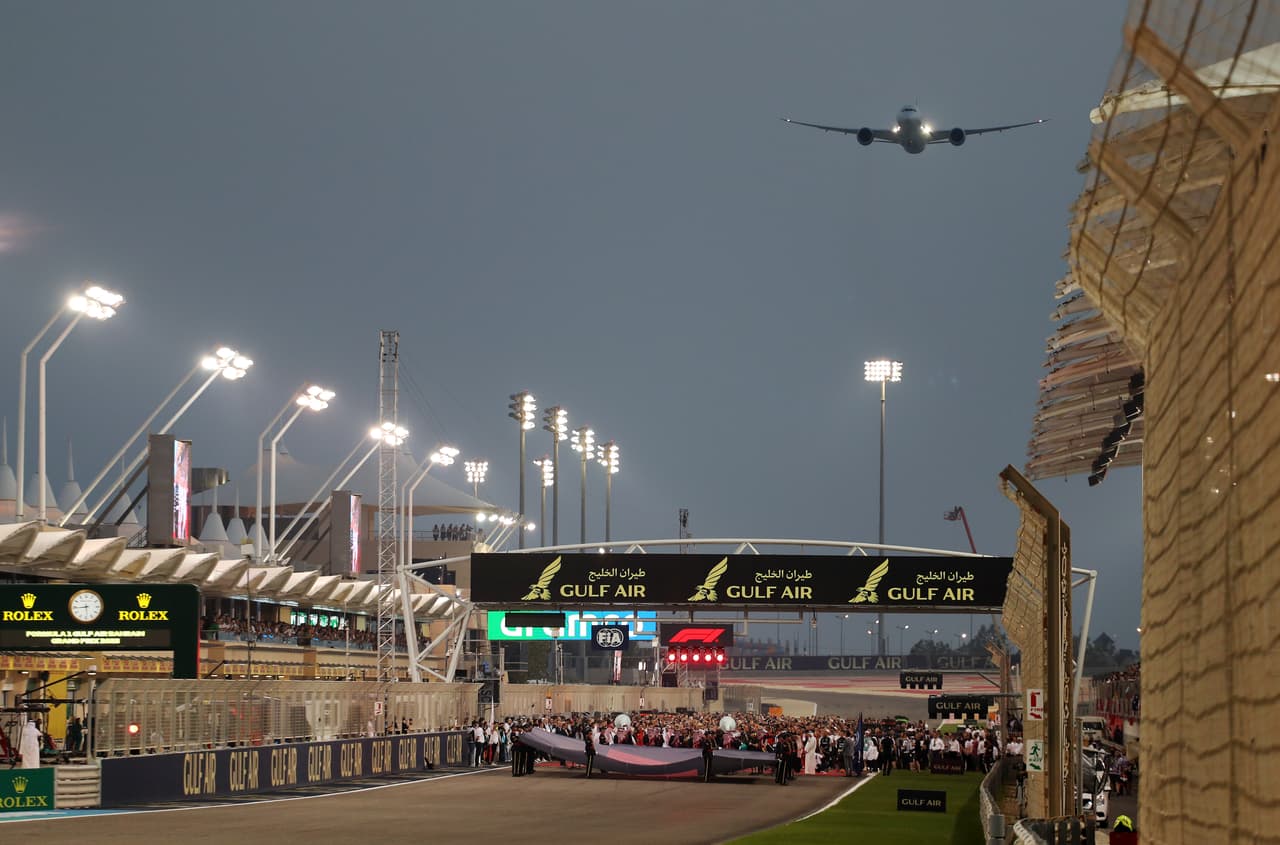 Red Bull se adueña del podio en el Gran Premio de Bahrein; Fernando Alonso sorprende y se queda con el tercer lugar.