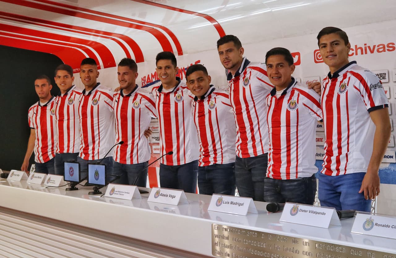 ¡Armadas hasta los cuernos! Las Chivas presentan a sus seis refuerzos y tres repatriados