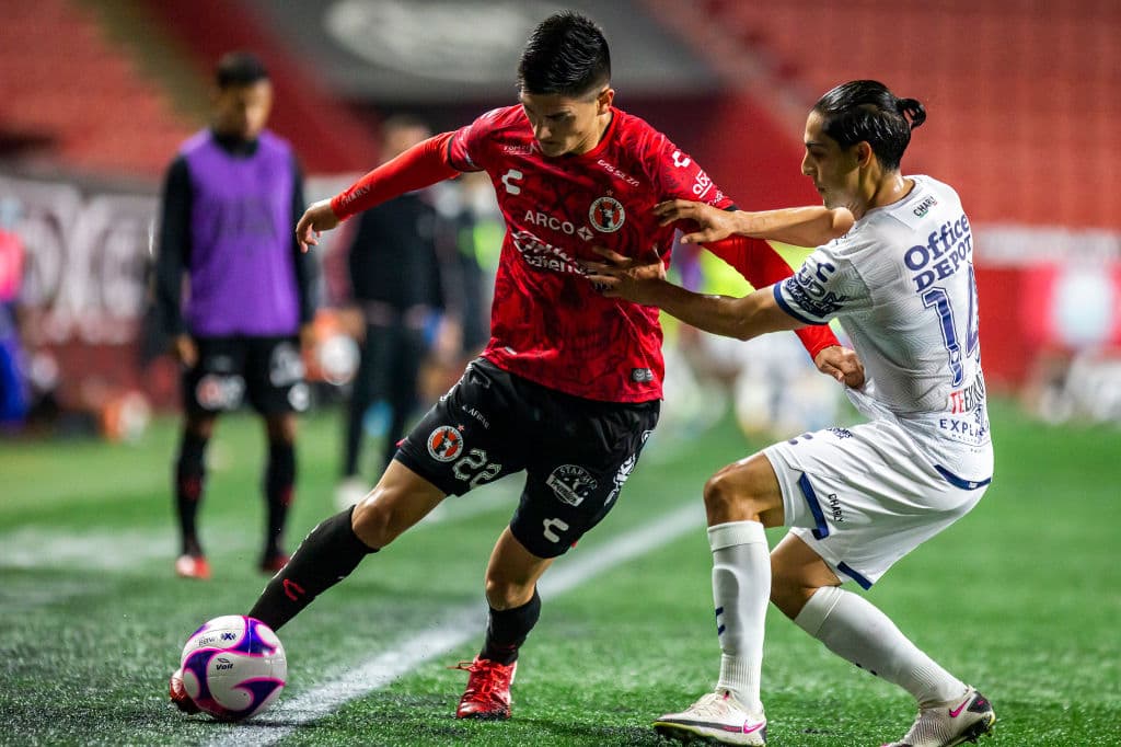 El conjunto de Tijuana se quedó sin posibilidades de seguir compitiendo en el Guard1anes 2020. | Víctor Guzmán (36’) y Roberto de la Rosa (73’) sellaron el triunfo para los de Pezzolano. Tijuana se enfrentará a Querétaro y Pachuca se medirá a Necaxa en la última jornada de la competición.