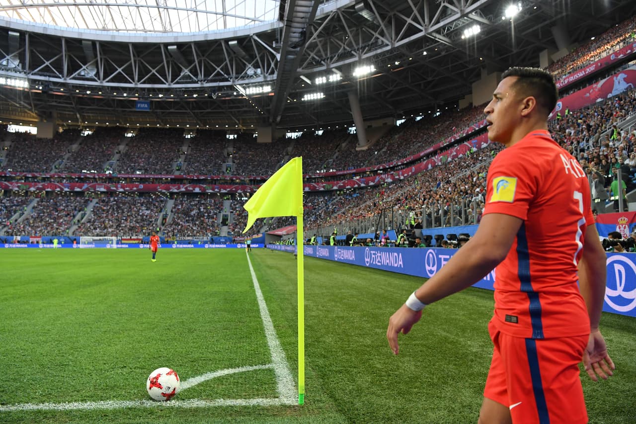 Defender en espacios reducidos, como hizo Alemania, también implica hacer pocas recuperaciones limpias y muchos rechaces: Chile tuvo un sinnúmero de tiros de esquina a favor.