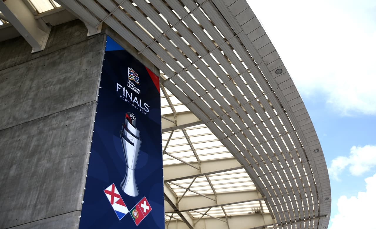 Porto recibió este jueves el primer partido de las Semifinales de la nueva UEFA Nations League entre Portugal, local, y Suiza. El Estadio Do Dragao fue el escenario para este compromiso al cual llegaron miles de aficionados lusos y suizos con la ilusión de dar un primer paso a la Final.