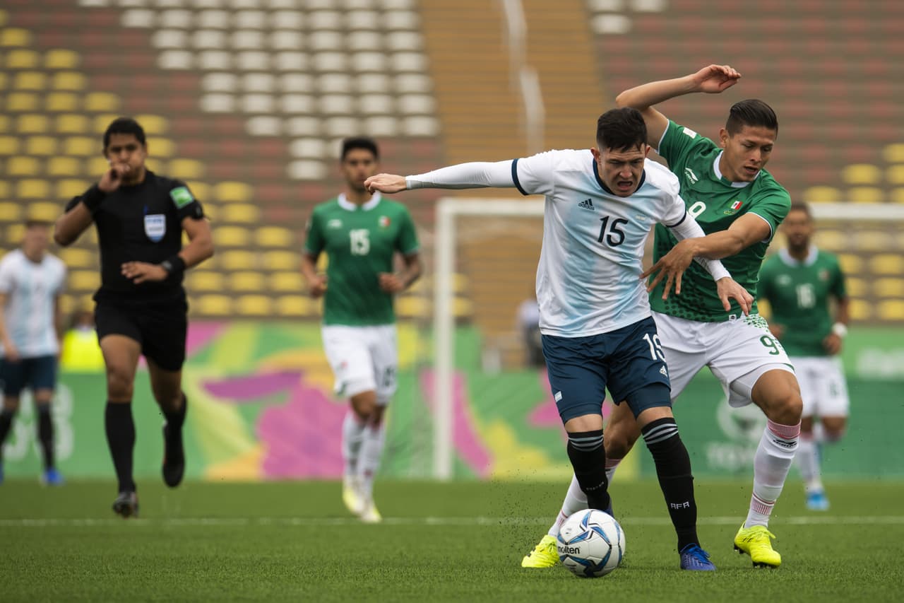 Durante la segunda mitad, contrario a lo que se hubiera pensado, dada la inferioridad numérica, el equipo mexicano no se echó para atrás e incluso generó las mejores ocasiones de gol en este lapso del partido.