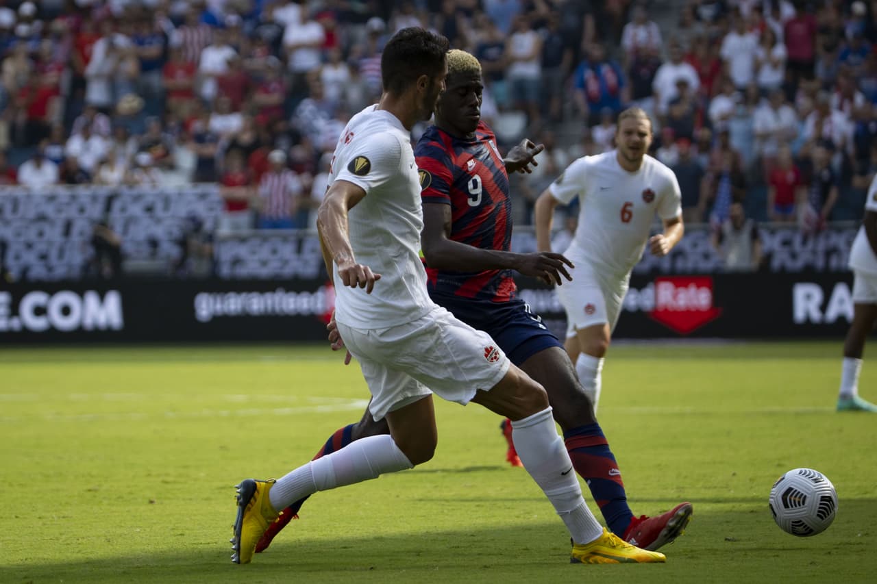 Estados Unidos se llevó el triunfo sobre Canadá y el primer lugar del Grupo B de la Copa Oro 2021 con Pat Mahomes en el estadio y los fanáticos que en todo momento apoyaron al equipo de Greg Berhalter.