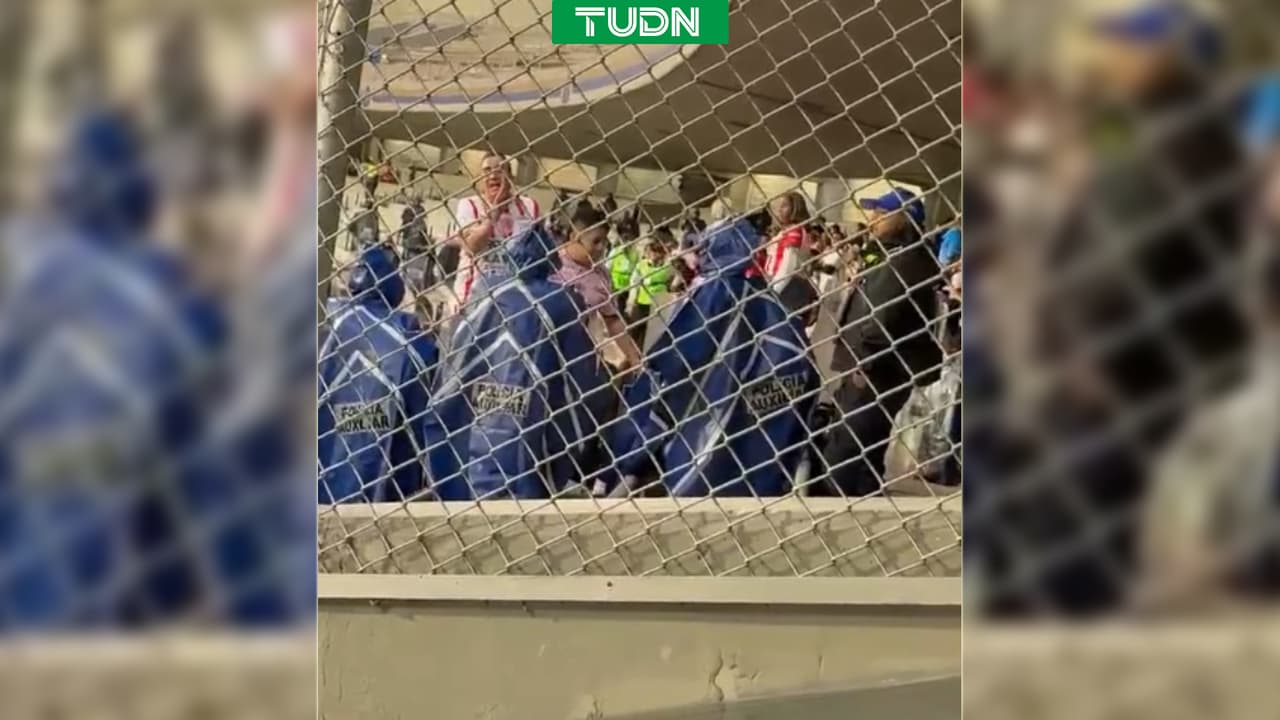 Afición del Necaxa explota contra la directiva previo al partido ante Pumas