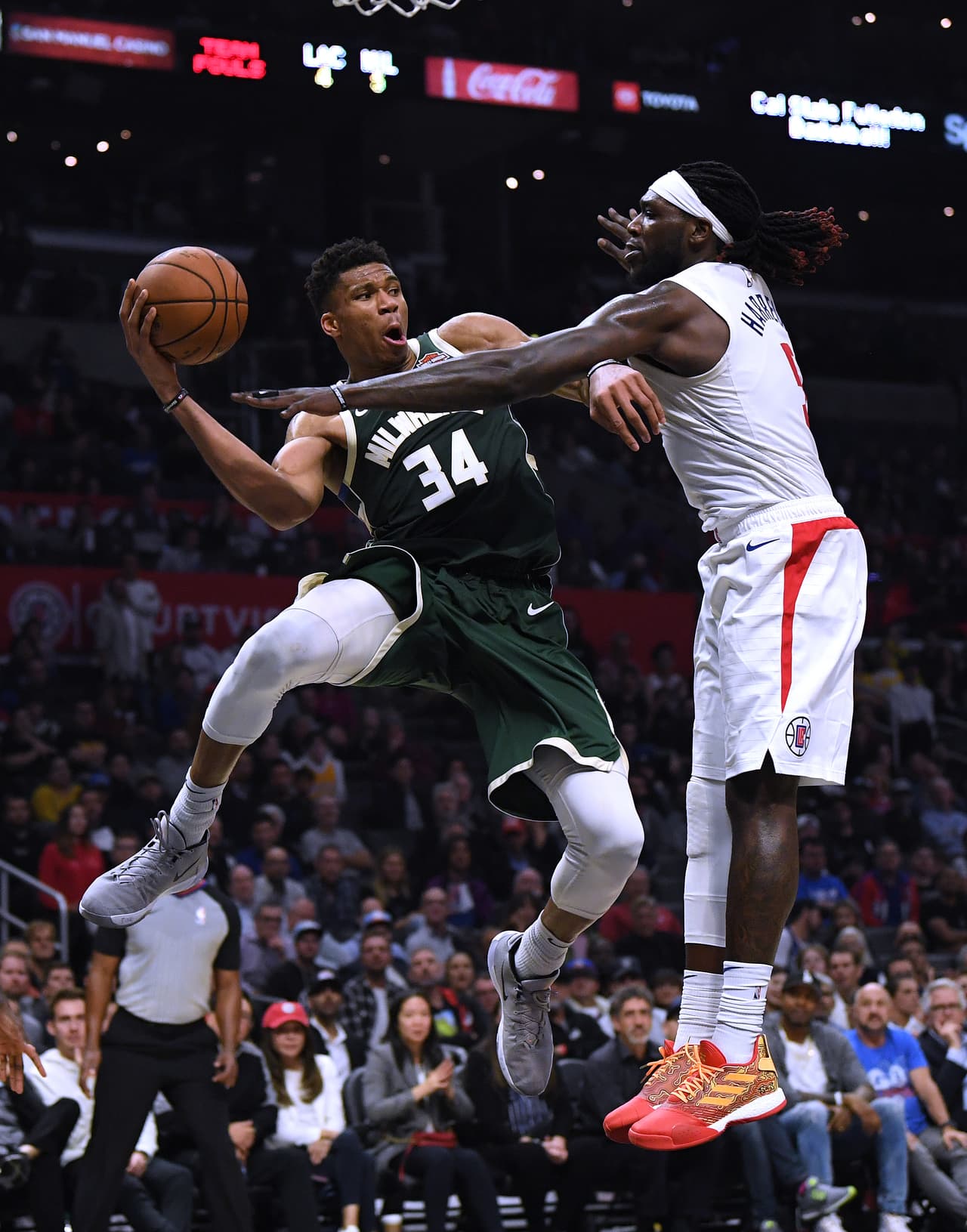 Milwaukee Bucks es el segundo mejor del Este y más con Antetokounmpo, quien cada ves se muestra mucho mejor que la temporada pasada y es líder del equipo en todos los registros, mientras que en la liga ocupa el quinto lugar en anotación y tercer lugar en rebotes. Su récord es de 7-3.