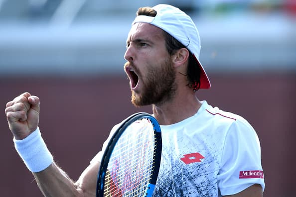 Joao Sousa y Lucas Pouille disputaron un encuentro cerrado donde el portugués ganó en primer, tercer y cuarto set con resultado idéntico de 7-6. S medirá ante el ganador entre Novak Djokovic o Richard Gasquet.
