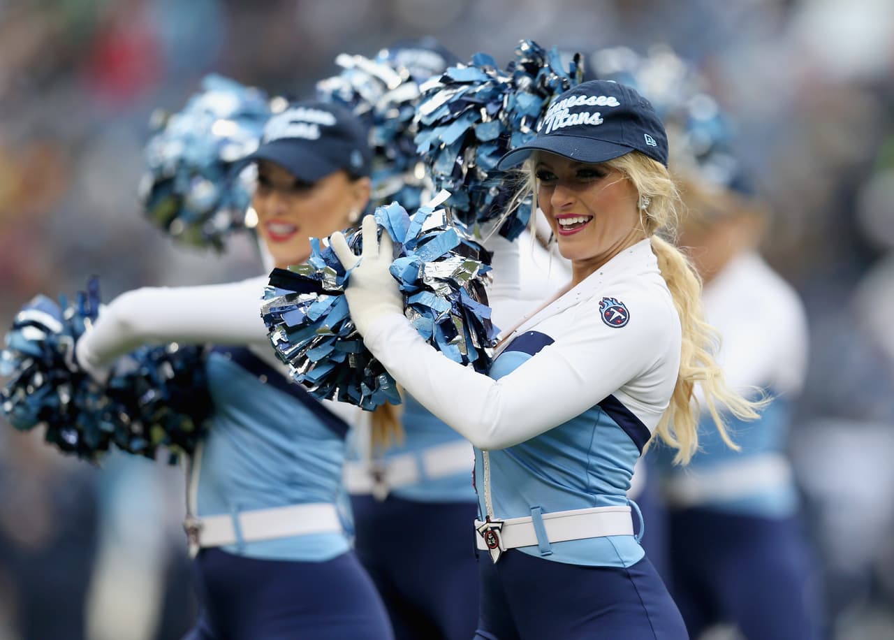 Con el frío las hermosas cheerleaders de la NFL lucen bellísimas enfundadas en lindos pantalones que resaltan su figura, ¡chécalas!