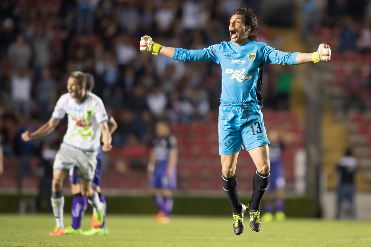 El arquero Cirilo Saucedo podría llegar a Pumas para competirle en el arco a Alfredo Saldívar, de irregular campaña con el equipo que finalizó colero.