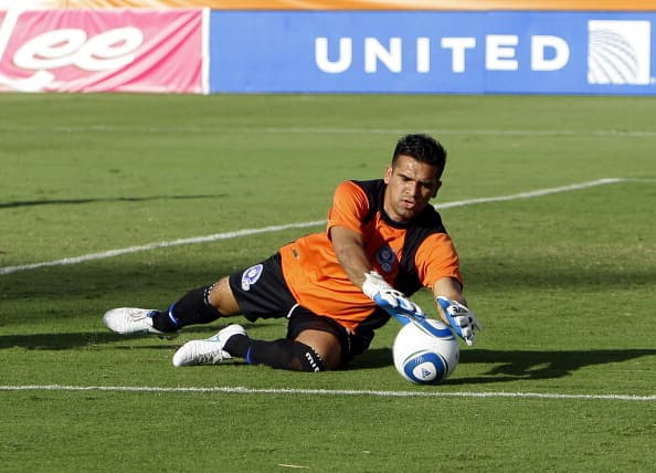 HOUSTON, TX - MAY 29: Goalkeeper Miguel Montes #1 of El Salvador during action against Honduras at Robertson Stadium on May 29, 2011 in Houston, Texas. (Photo by Bob Levey/Getty Images)