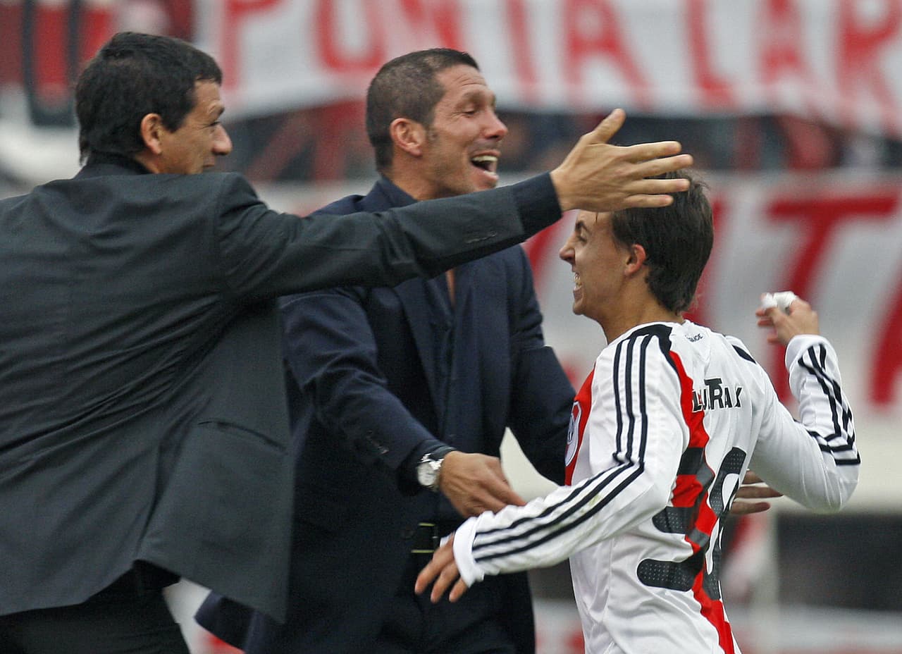 En un momento en el que River Plate estaba en medio de la desconfianza y desazón, Diego Simeone asumió en el 2007 y surgió como un líder clave en el equipo rojiblanco.
