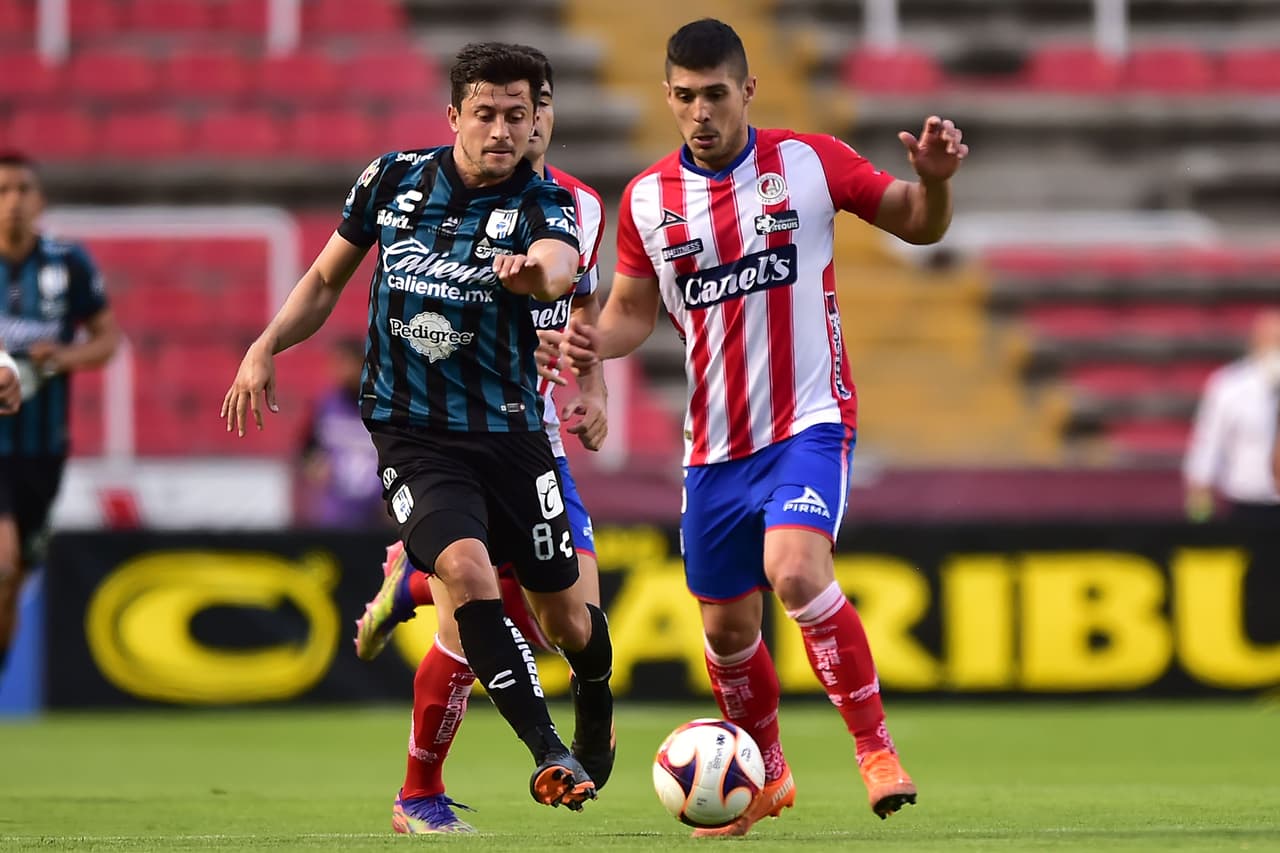 Los goles de Ángel Sepúlveda (23') y Hugo Silveira (45+2'), Querétaro vuleve a ver la victoria luego de vencer 2-1 al Atlético San Luis. Los Gallos se sitúan en la octava plaza, mientras que el Atlético San Luis cae a la doceava posición.
